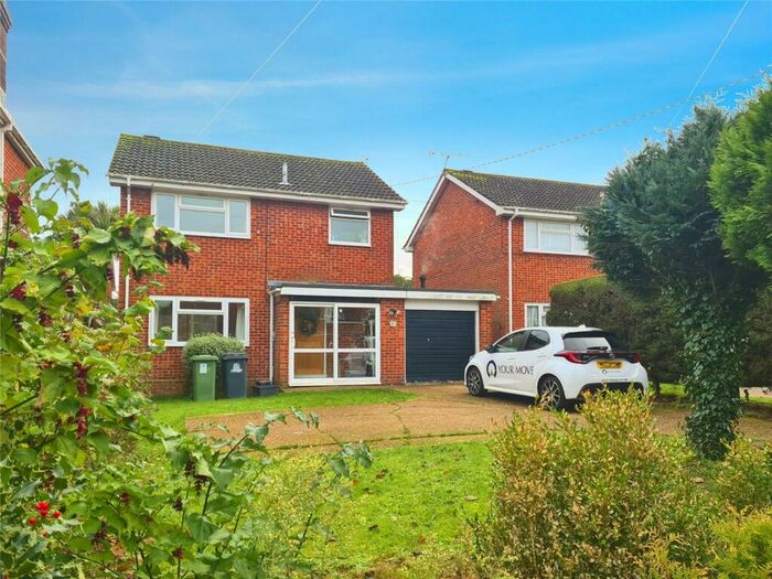 3 Bedroom Detached House To Rent In Bursledon Road, Hedge End, Southampton, SO30