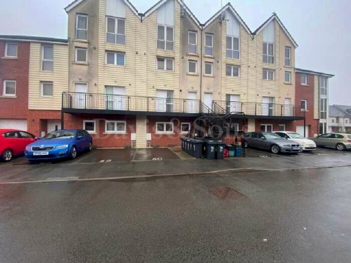 3 Bedroom Maisonette Flat To Rent In Alicia Close, Newport. NP20