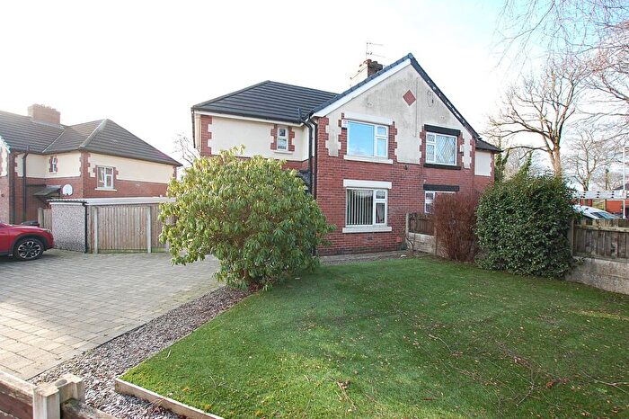 3 Bedroom Semi Detached House For Sale In Broadhurst Grove, Ashton-Under-Lyne, Greater Manchester, OL6