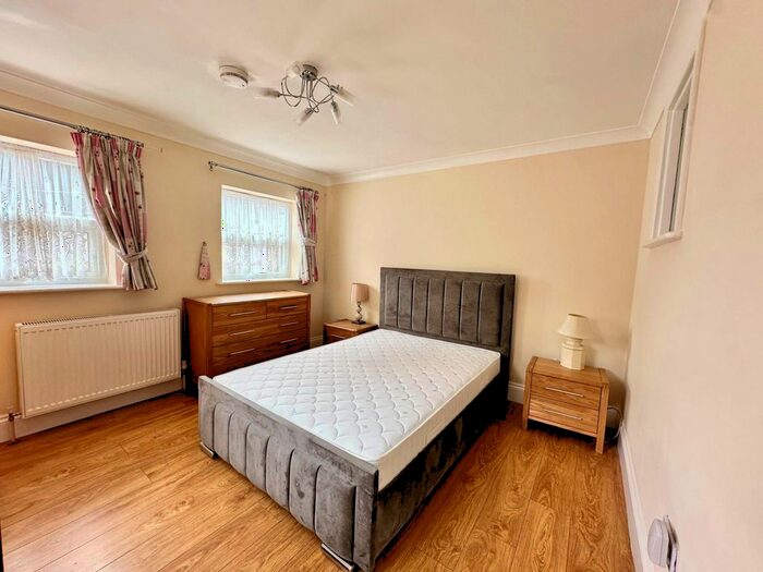 2 Bedroom Flat To Rent In Warren Road, Leyton, E10