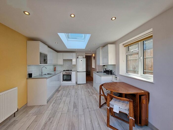 2 Bedroom Flat To Rent In Courcy Road, Turnpike Lane, N8