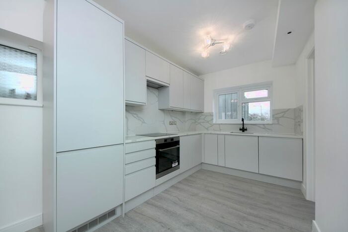 2 Bedroom Flat To Rent In Perryn Road, London W3