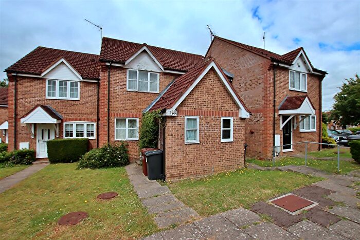 2 Bedroom Property To Rent In Oberon Close, Borehamwood, WD6