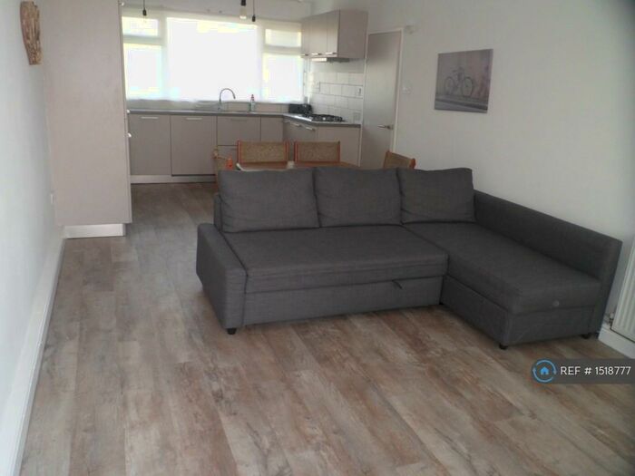2 Bedroom Flat To Rent In Kidbrooke Park Close, London, SE3
