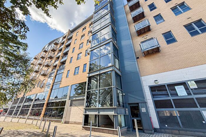 2 Bedroom Flat To Rent In Queens Dock Avenue, Kingston Upon Hull, HU1