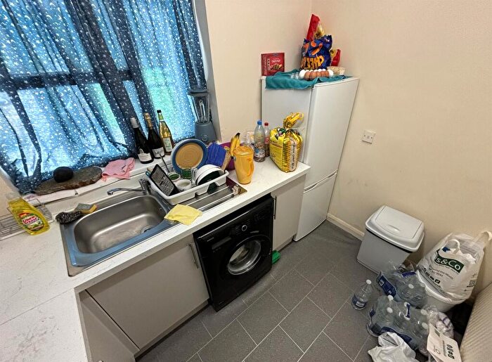 1 Bedroom Flat For Sale In Linnaeus Street, Hull, HU3
