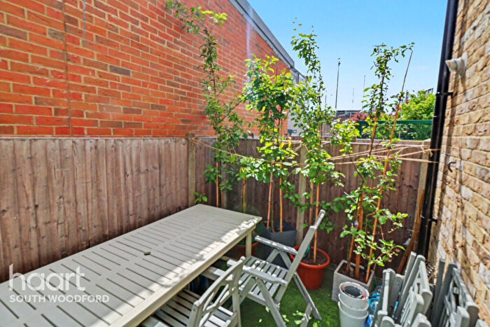 1 Bedroom Flat To Rent In Maybank Road, London, E18