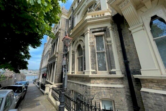 2 Bedroom Flat To Rent In Merton Castle Hill, Rochester, ME1