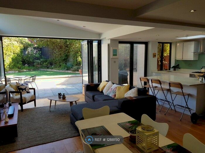 3 Bedroom Maisonette To Rent In Fieldview, London, SW18