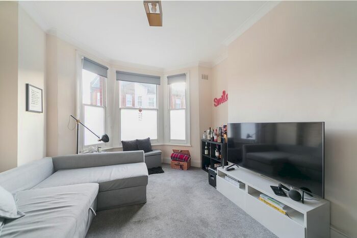 1 Bedroom Flat To Rent In Ground Floor Flat, Glenelg Road, Brixton, London, SW2