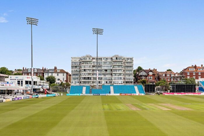 2 Bedroom Flat To Rent In Cromwell Road, Hove, East Sussex, BN3