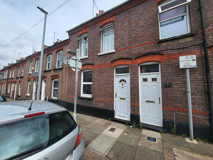 3 Bedroom Terraced House To Rent In Baker Street, Luton, LU1