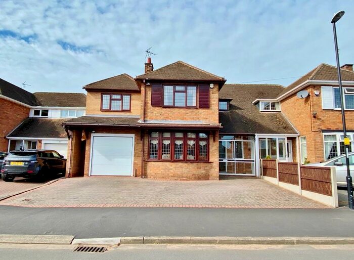 5 Bedroom Semi-Detached House To Rent In Maidavale Crescent, Styvechale, Coventry, CV3