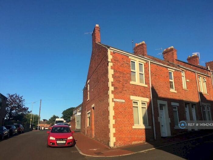 2 Bedroom Flat To Rent In Park Terrace, Swalwell, Newcastle Upon Tyne, NE16