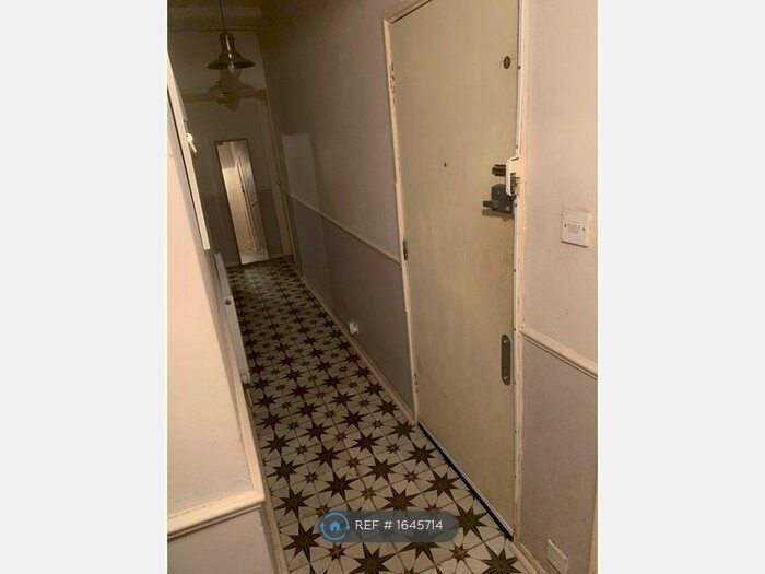 2 Bedroom Flat To Rent In Foxley Road, London, SW9