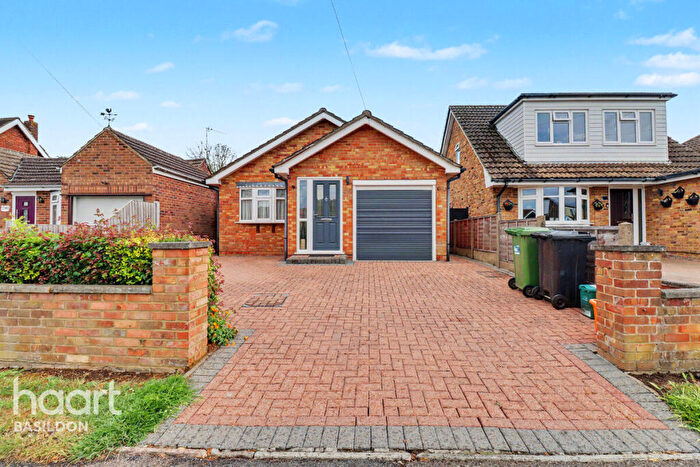 2 Bedroom Detached Bungalow For Sale In Victoria Road, Basildon, SS15