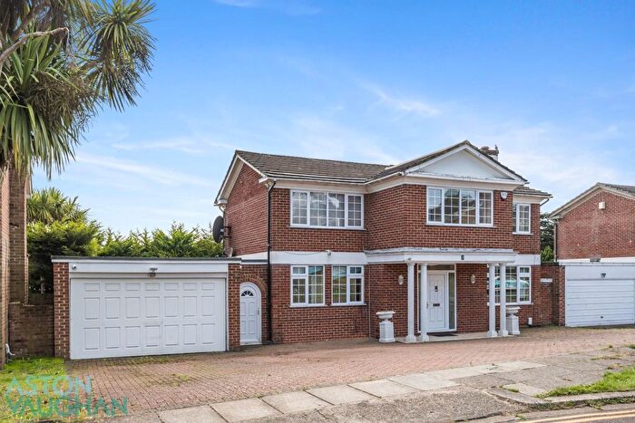 4 Bedroom Detached House To Rent In Ash Close, Hove, BN3