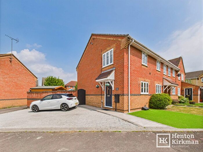 2 Bedroom End Of Terrace House For Sale In Whitesmith Drive, Billericay, CM12