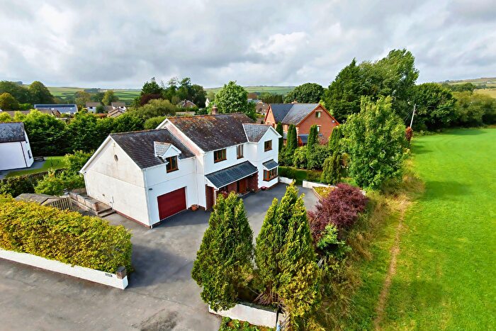 5 Bedroom Detached House For Sale In Ty Onnen, Pontargothi, Carmarthen, SA32