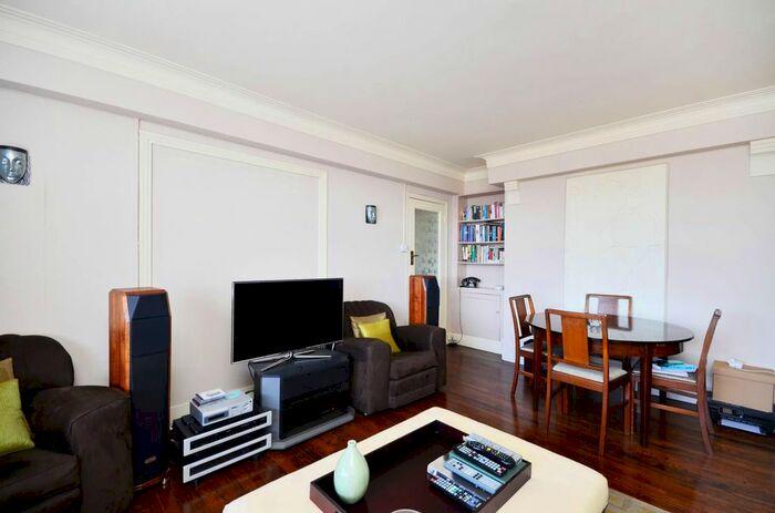 3 Bedroom Flat To Rent In Wellesley Road, Chiswick, London, W4