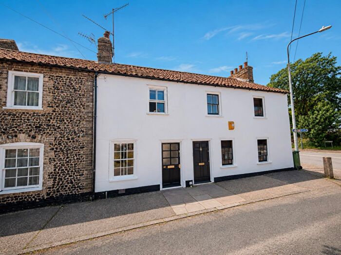 2 Bedroom Terraced House For Sale In Castle Street, Thetford, IP24