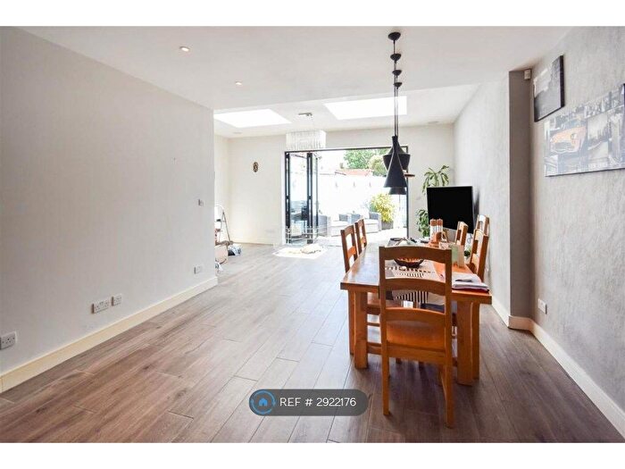 4 Bedroom Semi-Detached House To Rent In Abbotsbury Road, Morden, SM4