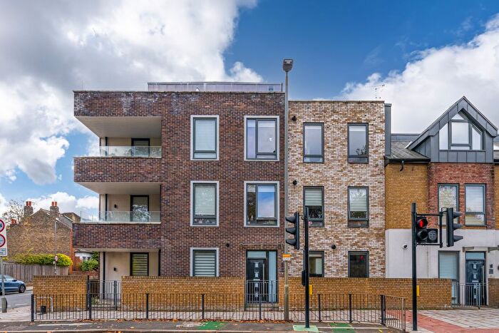 2 Bedroom Flat To Rent In Putney Bridge Road, London, SW15