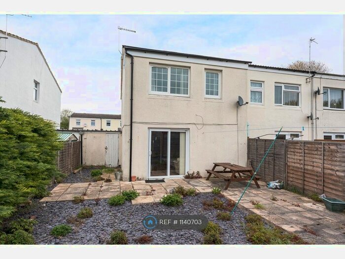 4 Bedroom Semi-Detached House To Rent In Cawarden, Milton Keynes, MK14