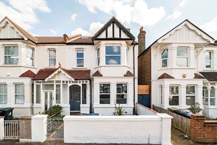 6 Bedroom Property To Rent In Kingsdown Avenue, London, W13