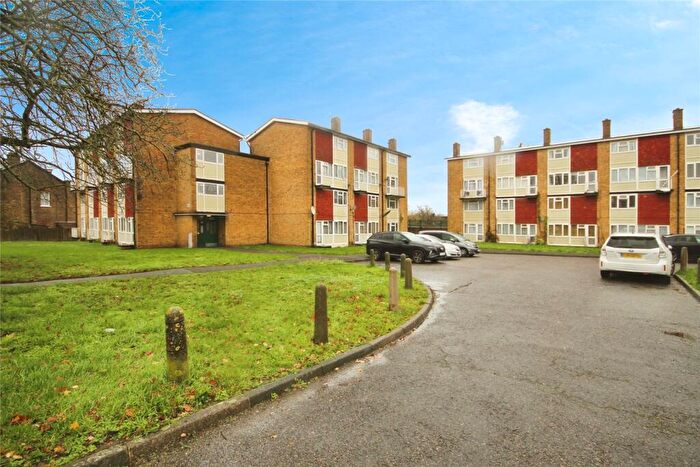 2 Bedroom Apartment To Rent In Warminster Gardens, London, SE25
