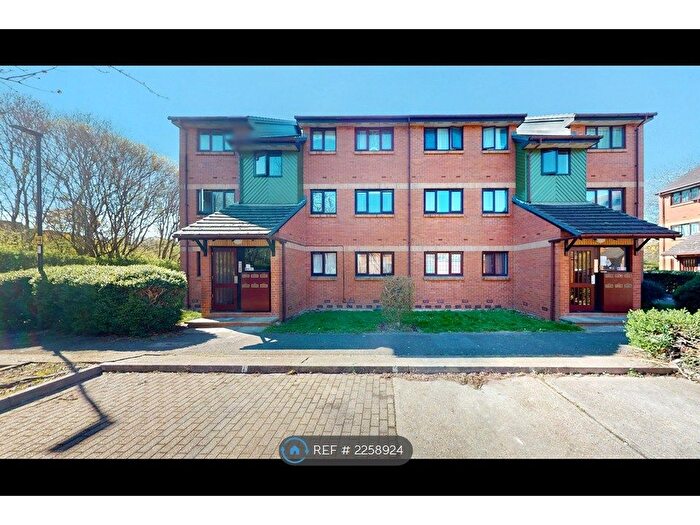 2 Bedroom Flat To Rent In Maltby Drive, Enfield, EN1