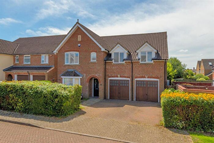 5 Bedroom Detached House For Sale In Alfriston Grove, Kings Hill, ME19
