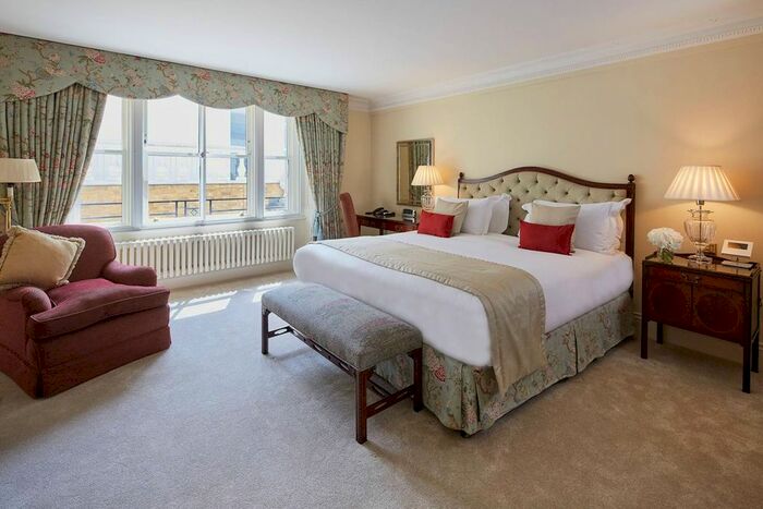 3 Bedroom Flat To Rent In Hyde Park Gate, Kensington, London, SW7