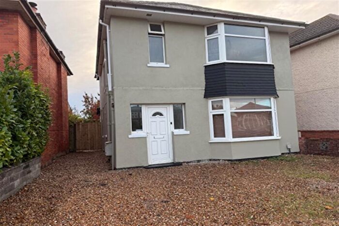 6 Bedroom House To Rent In Bedroom Detached House In Winton, BH9