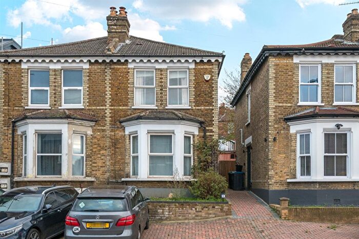 3 Bedroom Semi Detached House For Sale In Selsdon Road, CR2