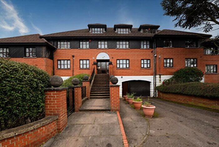 1 Bedroom Flat To Rent In Flat Rodings Court, The Avenue, London, E4