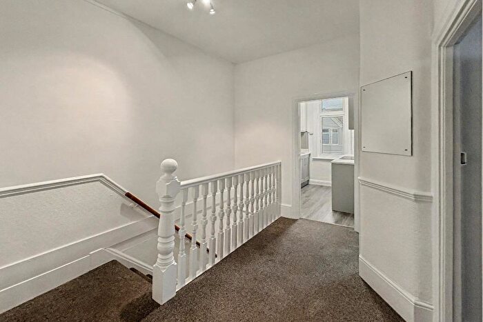 1 Bedroom Flat To Rent In Lymington Avenue, Leigh On Sea, Essex, SS9