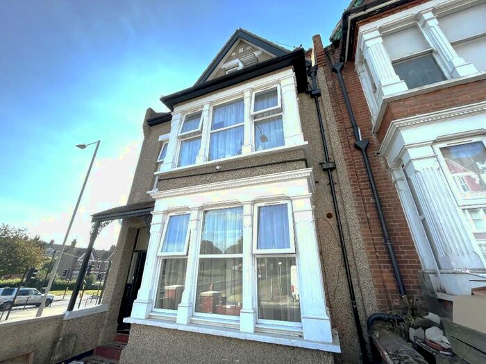 Studio To Rent In York Road, Southend-On-Sea, Essex, SS1