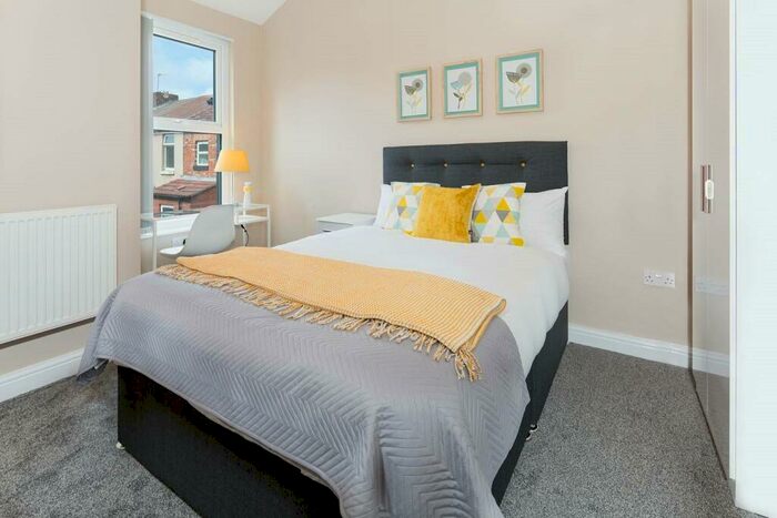 4 Bedroom House To Rent In Cameron Street, L7