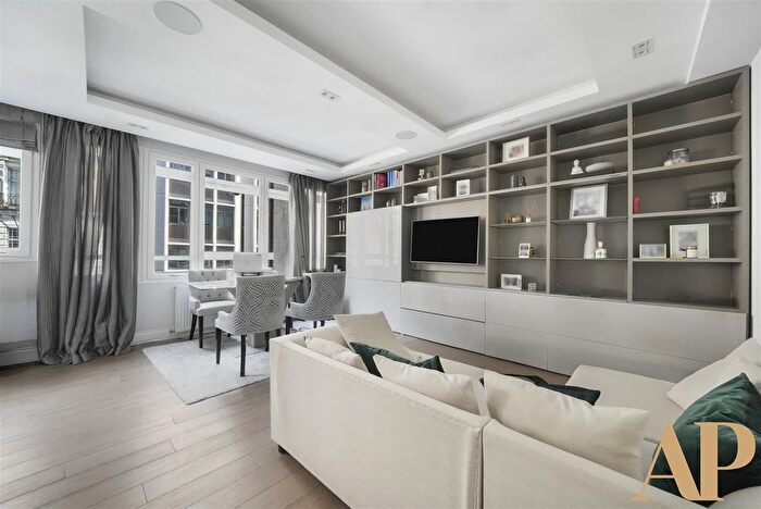 2 Bedroom Flat To Rent In Great Portland Street, London, W1W