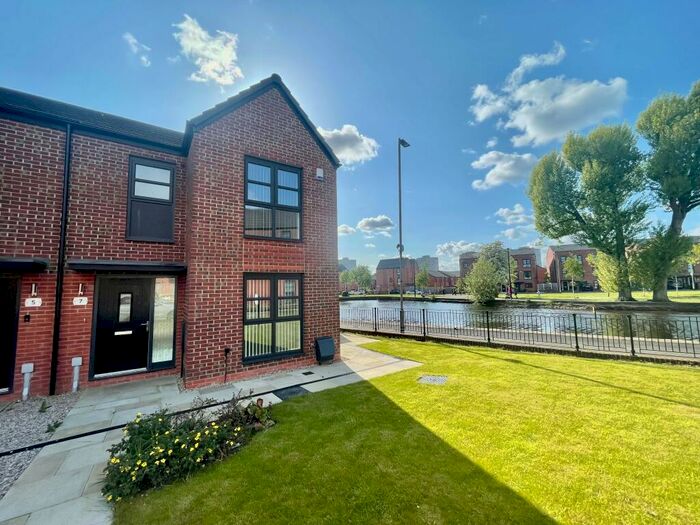 3 Bedroom Semi-Detached House To Rent In Kingsheath Street, Manchester, M40