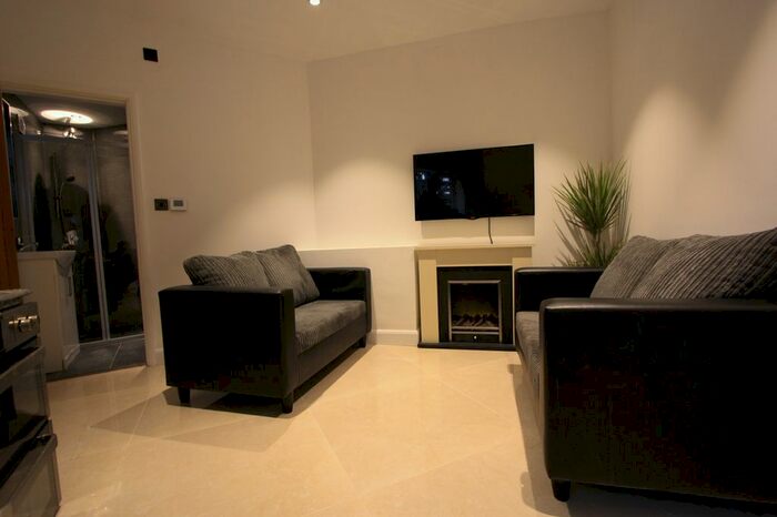 2 Bedroom Terraced House To Rent In Malmesbury Road, Morden, SM4