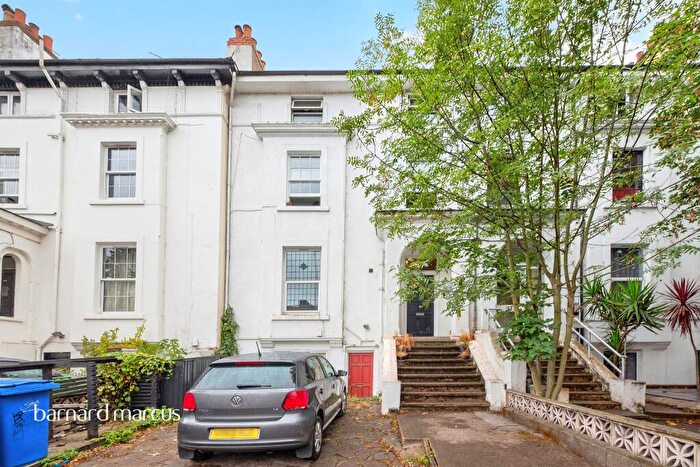 2 Bedroom Apartment For Sale In Queens Road, London, SE15