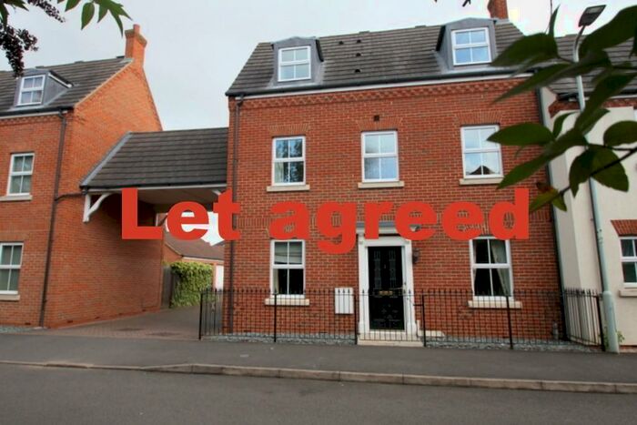 3 Bedroom Town House To Rent In Abrahams Close, Bedford, Bedfordshire, MK40
