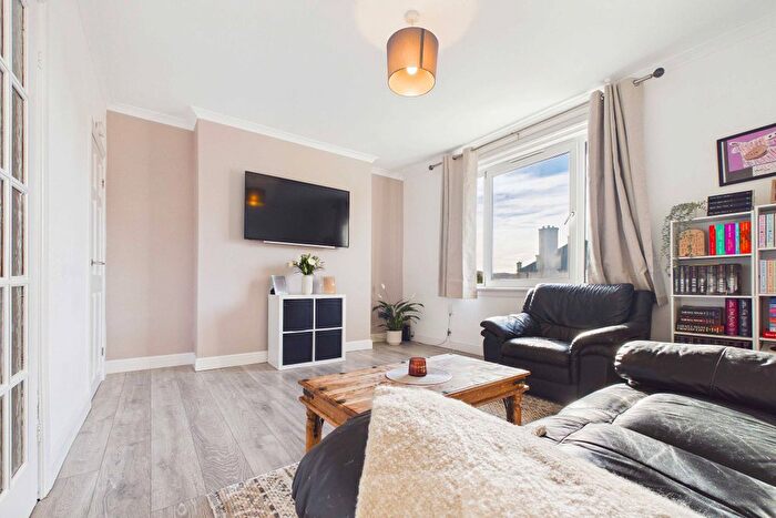 2 Bedroom Flat For Sale In / Stenhouse Avenue West, Stenhouse, Edinburgh, EH11