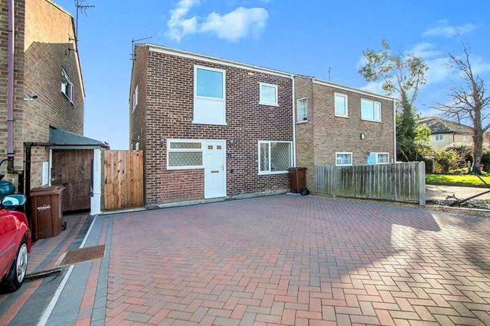 4 Bedroom Semi-Detached House To Rent In St. Davids Road, Allhallows, Rochester, Kent, ME3