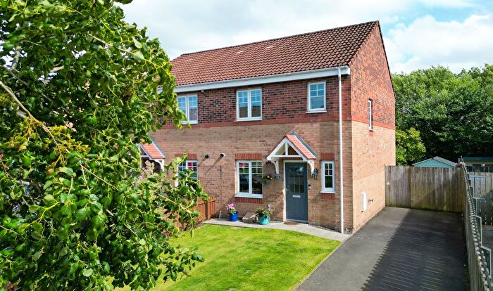 3 Bedroom Semi-Detached House For Sale In Rockbank Crescent, Glenboig, Coatbridge, North Lanarkshire, ML5