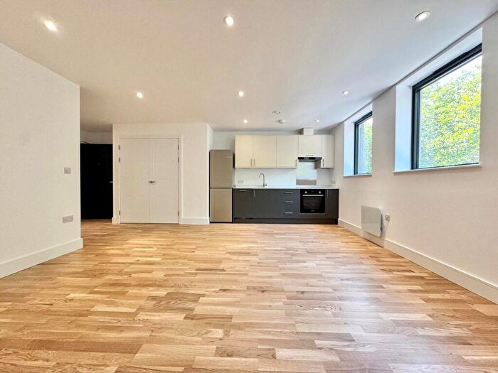 Apartment To Rent In North Gate House, Seven Sisters Road, N15