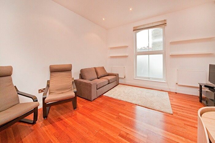 1 Bedroom Flat To Rent In Grafton Road, Kentish Town, NW5