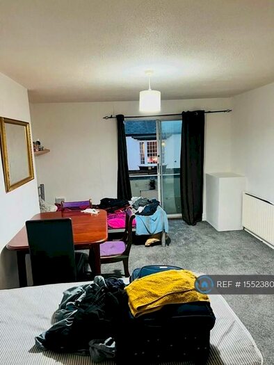 2 Bedroom Flat To Rent In Victoria Street, Barnstaple, EX32